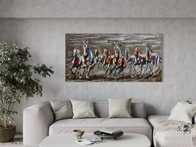 Ein Gemälde mit galoppierenden Pferden