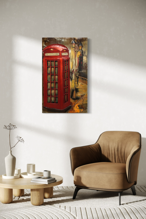 Ein Wandbild mit einer Telefonzelle