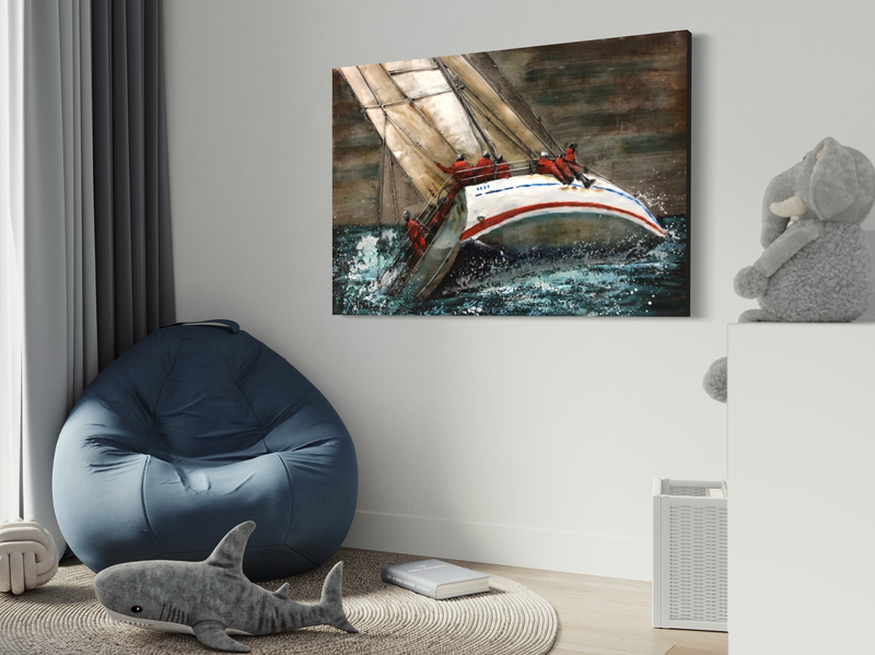 Ein Wandbild mit einem Segelboot in stürmischer See.