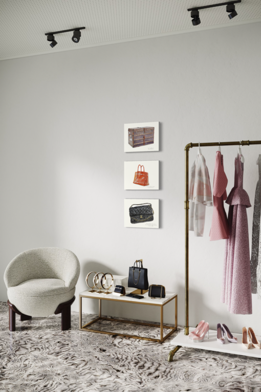 Ein Leinwanddruck mit einer Birkin, Chanel und einLouis Vuitton