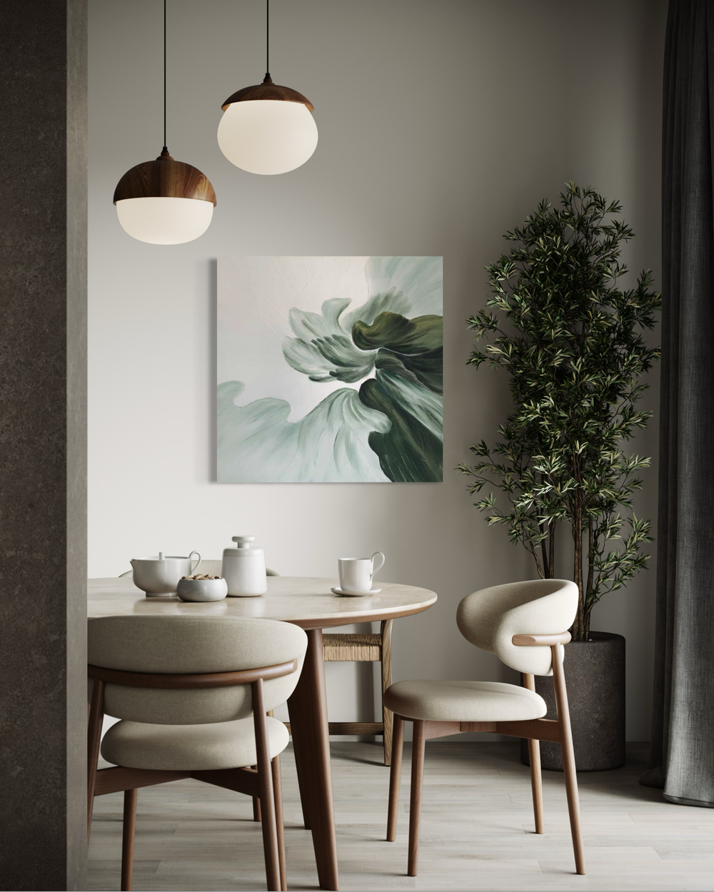 Ein handgemaltes abstraktes Bild in grünen und hellen Nuancen mit fließenden, organischen Pinselstrichen