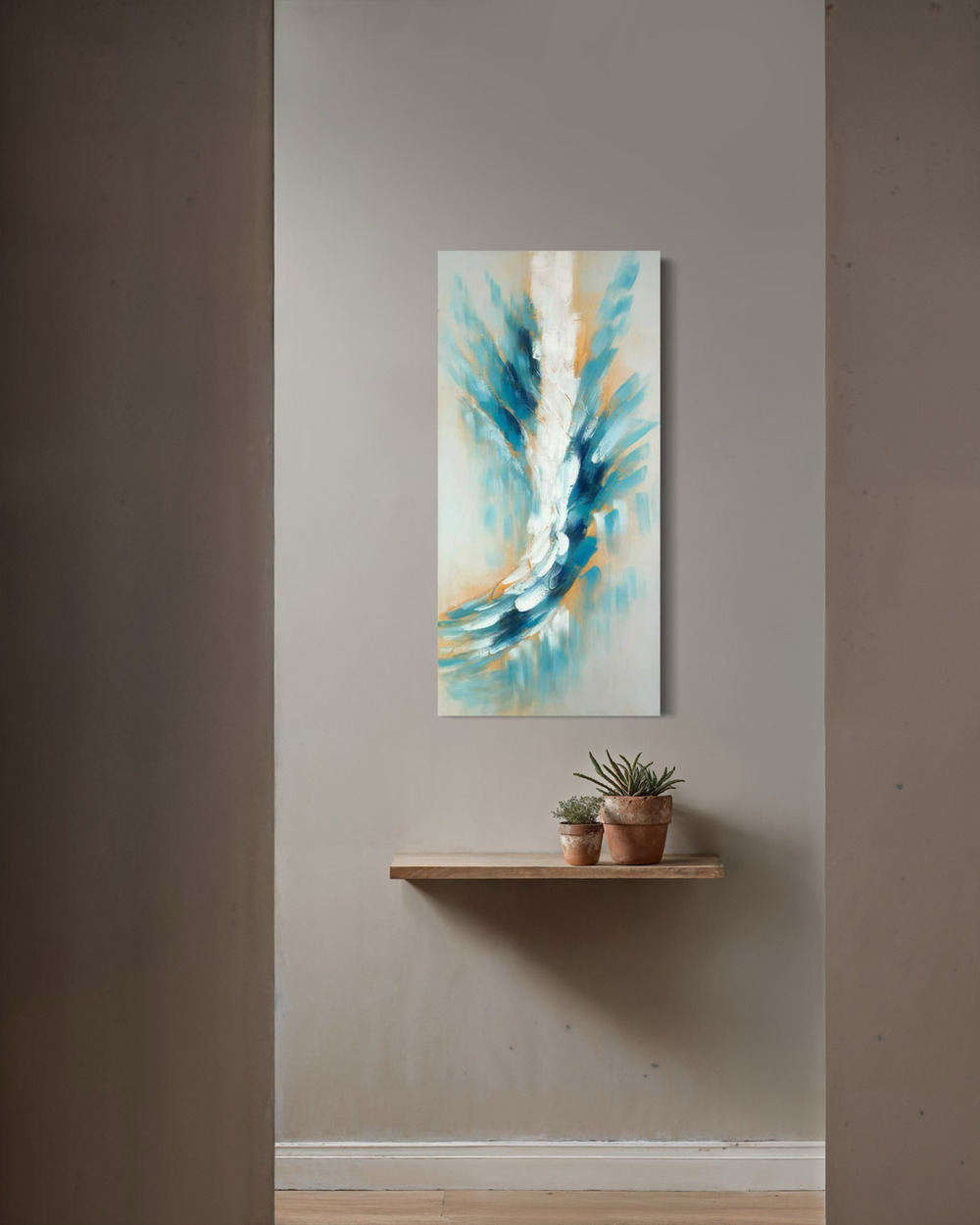 Ein handgemaltes abstraktes Bild mit schwungvollen Pinselstrichen in Blau, Hellblau und Weiß
