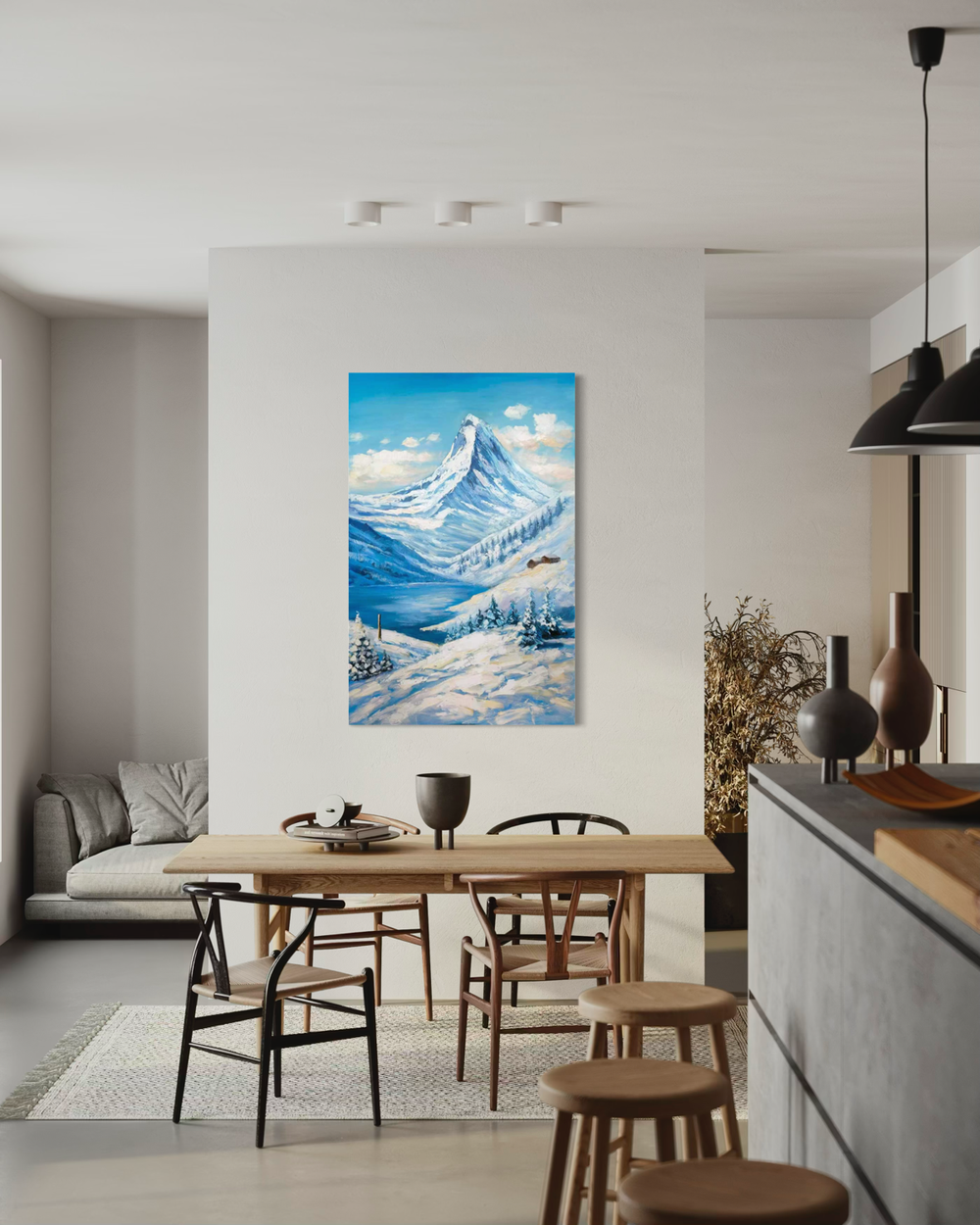 Handgemaltes Bild von schneebedeckten Alpen mit hohem Berg, blauem Himmel, See und kleinen Hütten im Winter.
