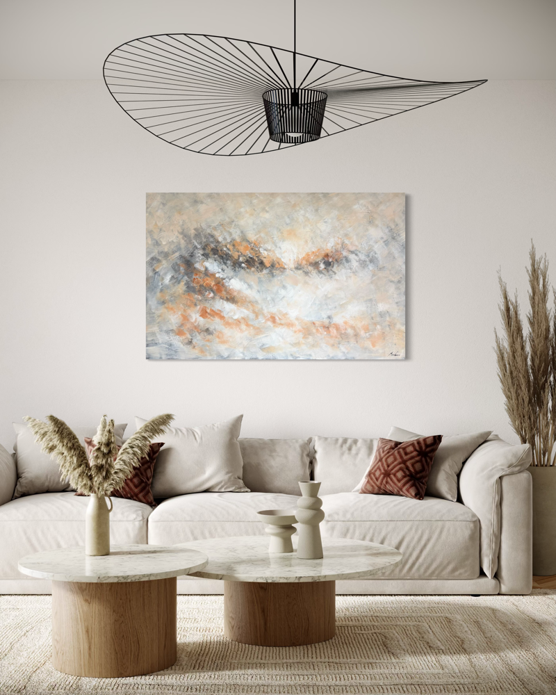 Ein handgemaltes abstraktes Bild in Beige, Grau und Erdtönen mit weichen, nebelartigen Übergängen
